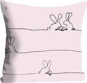 Декоративная подушка Queence "Семья кроликов розовая", с парой пасхальных кроликов, чехол без наполнения, 1 шт 40х40 см, розовый