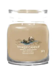 Средняя свеча с амброй и сандалом Yankee Candle, коричневый