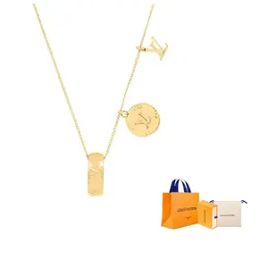 Кулон с монограммой LOUIS VUITTON, золотой