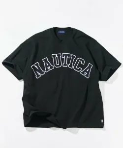 Футболка с коротким рукавом и большим силуэтом арки.