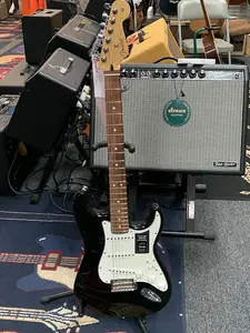 Fender Player Stratocaster Черный