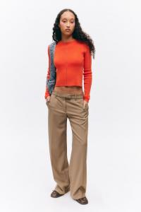 Брюки заниженной посадки из костюмной ткани. Monki, бежевый