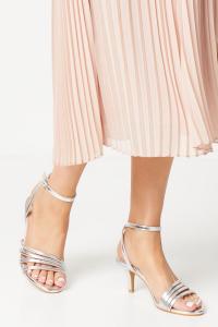 Хорошо для подошвы: широкие босоножки Sana на каблуке с ремешками Dorothy Perkins, серебро