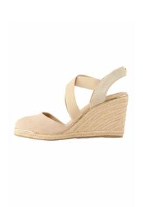 Босоножки на платформе REGULAR FIT - MID CLOSED TOE CROSS STRAP Lipsy, бежевый