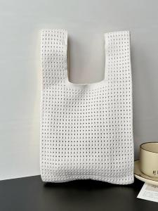 Выберите один из 2 видов вязаных сумок для женщин.