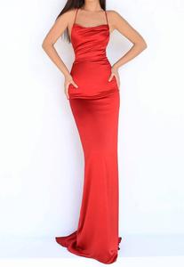 Красное платье с рюшами и бретелью на шее Tarik Ediz