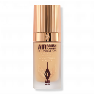 Безупречная тональная основа, нанесенная аэрографом Charlotte Tilbury, 6 Neutral (medium with neutral undertones)