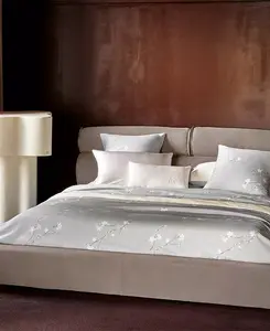 Простыня из хлопка с плотностью 300 нитей, размер "миндальные цветы" от Hugo Boss, размер "двуспальная кровать" Boss Home, gray