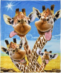 Плед флисовый Dawhud Direct Giraffe Selfie, мультиколор