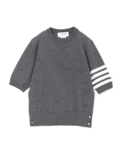 Футболка с короткими рукавами, вышитая трикотажным полотном, из тонкой мериносовой шерсти.