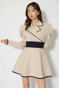 Мини-платье из трикотажа с расклешенной юбкой и воротником-стойкой Rienda, цвет L/Beg1