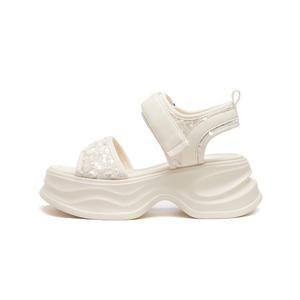 Сандалии на ремешке с подвеской "Бык" женские, бежевые