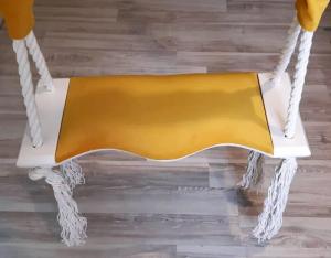 Обезьяна, качели в комнате «Желтая волна» Małpiszon