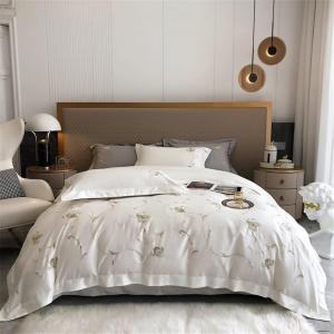 DUYHBAWRS Комплект постельного белья из длинноволокнистого хлопка с золотой цветочной вышивкой