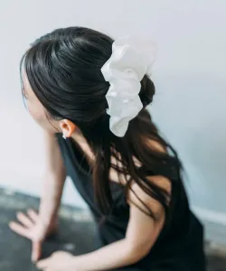 Объемная резинка для волос Nothing And Others, цвет White