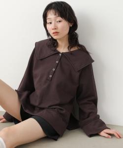 Толстовка с большим воротником, сгибающаяся в двух направлениях