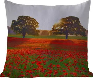 Подушка для улицы - Маковое поле с двумя большими деревьями - 50x50 см - Устойчива к погодным условиям - Подушка для отдыха - Удобная - Подушка с изображением MuchoWow