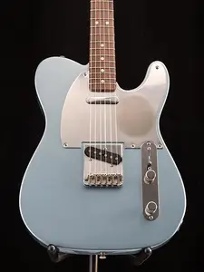 Fender Chrissie Hynde Telecaster в цвете Ледяной Синий Металлик