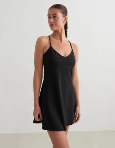 Черное платье с бретельками Aim'n Sense