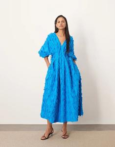 Платье миди ARRANGE с фактурной завязкой на талии и складками, ярко-синего цвета