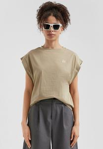 Футболка QS MIT STICKEREI, Helles Olivgrün/Khaki