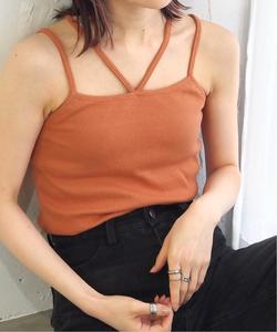 Топ/топ с завязками на шее и чашечками