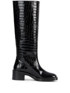 Ботинки Stuart Weitzman из кожи с тиснением под крокодила, черный