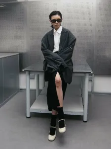 Лакированные туфли-лодочки Мэри Джейн на массивном каблуке Charles & Keith, цвет Chalk