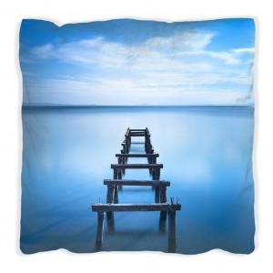 Подушка Wallario Premium, мягкая поверхность, с деревянной подставкой в ​​деревенском стиле с мотивом голубого озера, размер: 60 x 60 см, с белой спинкой