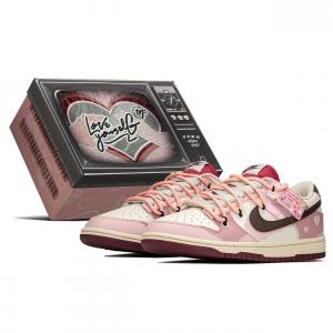 Кроссовки Nike Dunk Skateboarding Shoes Women's Low-top Beige/Pink, белый/фиолетовый