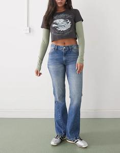 Расклешенные джинсы COLLUSION с низкой талией и перекрученными швами, цвет стираный синий