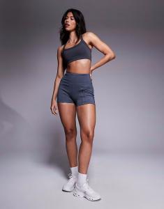 4505 Шорты для бега с высокой талией 3 дюйма и карманом на молнии для телефона в цвете «железно-серый»