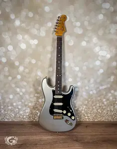 Fender Custom Shop Limited 1965 Dual-Mag Strat 2024 - Патинированный Инка-Серебристый