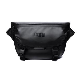 Кроссбоди из ПВХ унисекс черный SEPTWOLVES, черный, большой размер базовый [32,8 см - с брелоком - мембрана дермальная]