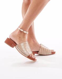 Босоножки London Rebel на каблуке с ремешком, украшенным заклепками, из искусственной замши кремового цвета