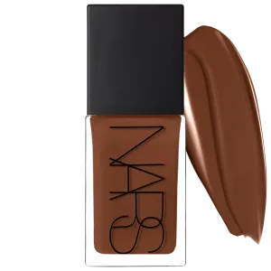 Светоотражающая тональная основа средней степени покрытия с пептидами какао, улучшающая состояние кожи. NARS, 1 oz/30 mL, Zambie