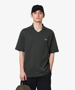 L.12.12 Расположить рубашку-поло с воротником-стойкой