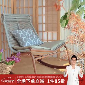 Современное плетеное кресло-качалка с эргономичной спинкой и подушкой