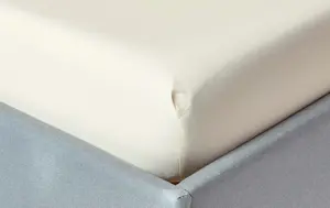 Простыня на резинке HOMESCAPES, цвет ваниль, плотность 200 нитей, 100 х 200 см Homescapes