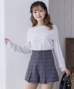 Вязаный топ с длинными рукавами и открытыми плечами, однотонный, с различными узорами.