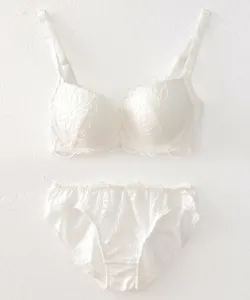 Комплект из двух предметов: кружевной бюстгальтер и шорты Lakkaban Pourvous, цвет Off White