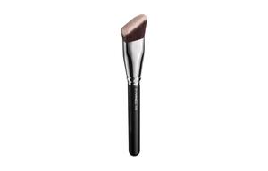 Мягкая нежная скошенная кисть для контурной основы MAC, Soft Gentle Angle Brush