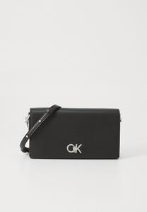 Сумка через плечо LOCK MINI CHAIN BAG - Across body bag Calvin Klein, черный