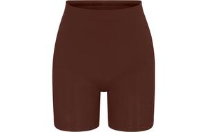 Скульптурирующие бесшовные шорты до середины бедра SKIMS Брифы женские COCOA/Cocoa