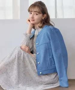 Джинсовая куртка из 100% хлопка, пригодная для стирки, с пуговицами, похожими на перламутровые Couture Brooch, цвет Blue(091)