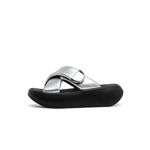 Женские тапочки-слайды из полиуретана с противоскользящим покрытием DAPHNE, Black