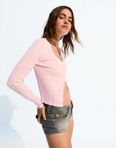 Кардиган Bershka на пуговицах в рубчик розового цвета