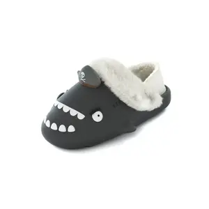 Сандалии Shark Winter Sharkicks Winter Pirate с закрытым носком и каблуком унисекс HelloSlippers, Black