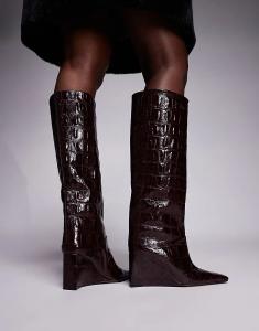 Ботильоны Clarissa из высококачественной кожи ASOS DESIGN на танкетке с острым носком, бордового цвета с тиснением под крокодила