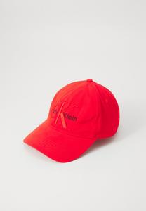 Бейсболка Calvin Klein SEASONAL UNISEX, Flame Scarlet/Orange